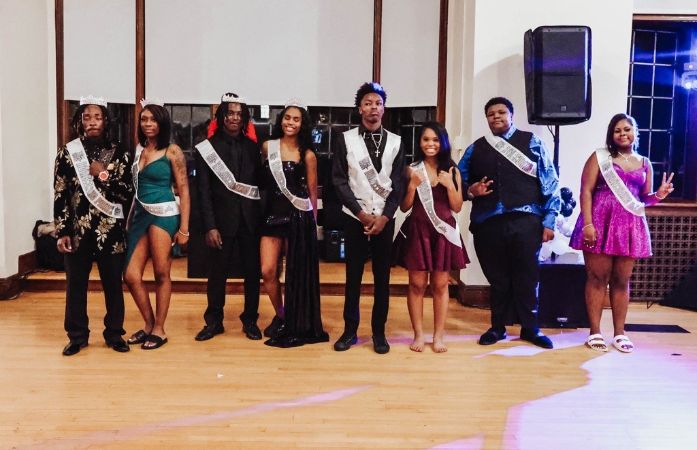  students posing for homecoming